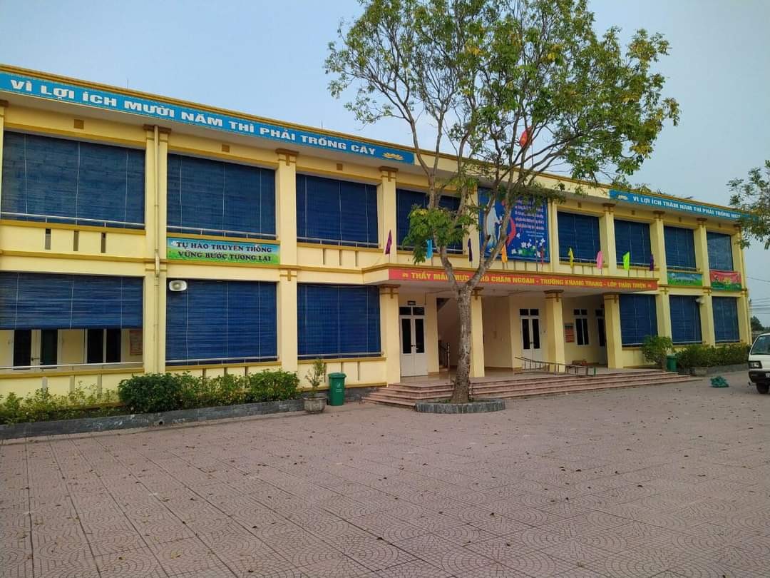 Mành che nắng trường học